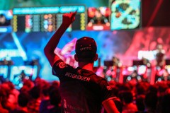 LNG战队激战逆转，战术调整助力团队精神胜利